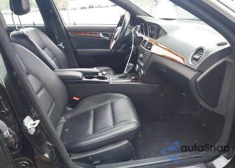 2012 Mercedes-Benz C 300 Luxury 4Matic/Sport 4Matic из США, поврежденный, VIN WDDGF8BB9CR205106